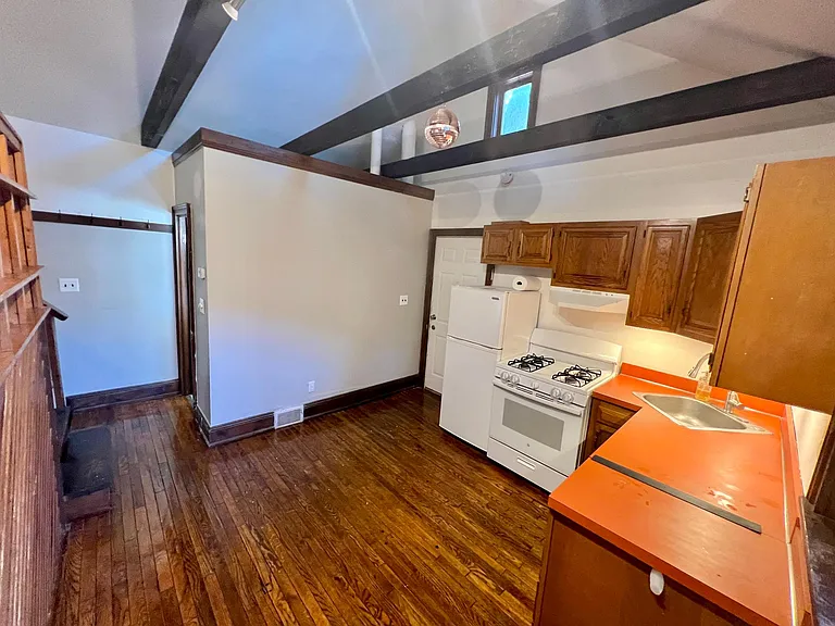 1881 W 33rd Pl — Photo 5