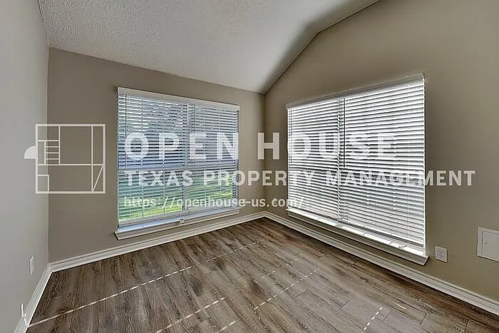 800 Stone Trail Dr — Photo 5