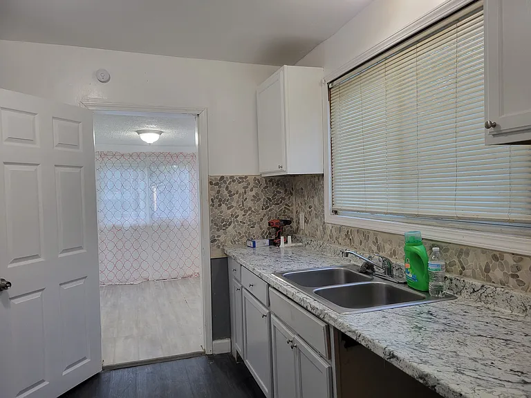 7027 Chalmers Ave — Photo 14