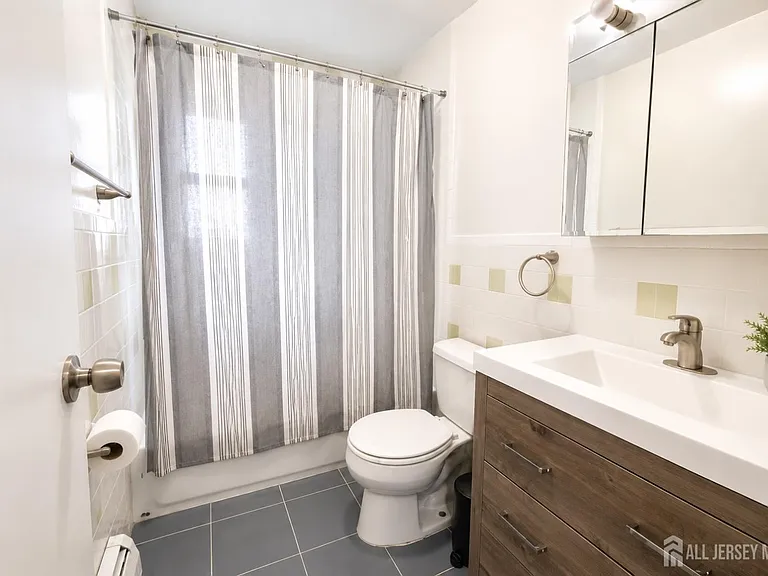 24 Woodedge Ave #4 — Photo 11