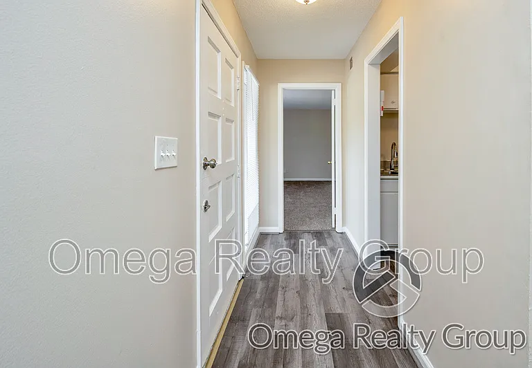 Camelot Apartments — Photo 41