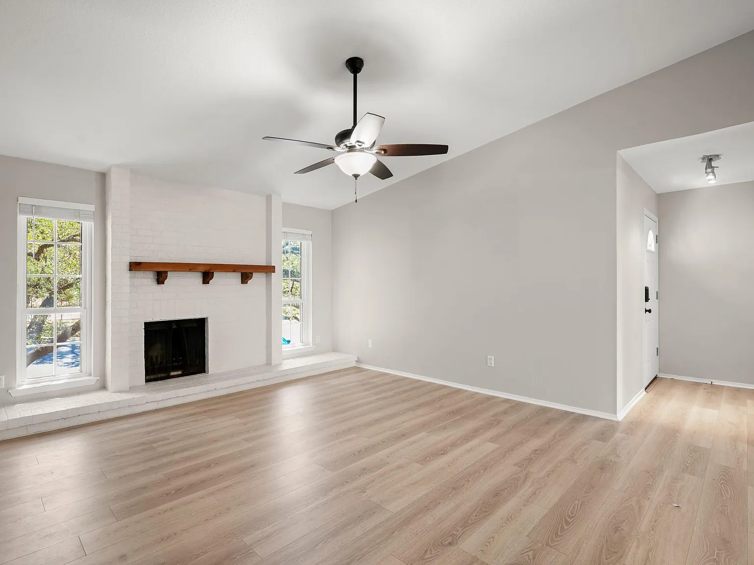 3 bed, 2.0 bath, 1342 sqft, $2,200 — Photo 1