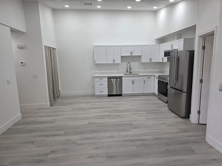 2943 E Beck Ln #4 — Photo 15