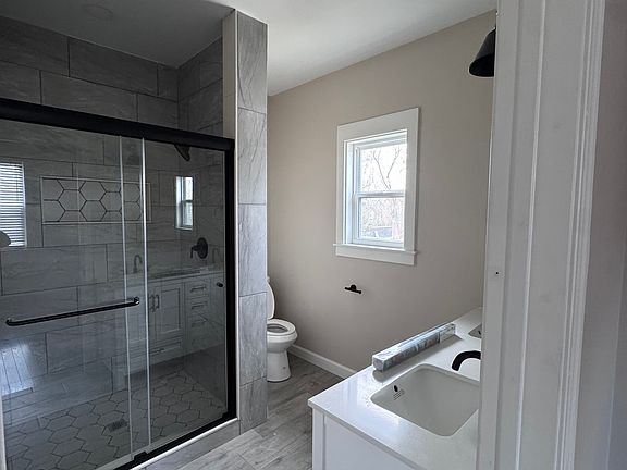 5th image of 486 Byrne St