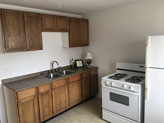 3rd image of 450 N 3rd Ave