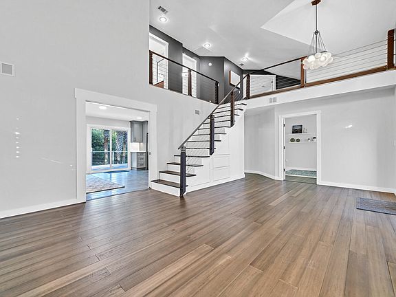 5th image of 4515 Parkview Ln