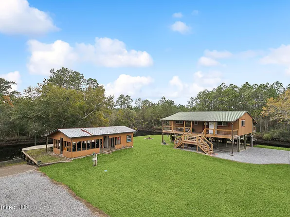 5077 Ruby St, Bay Saint Louis, MS 39520