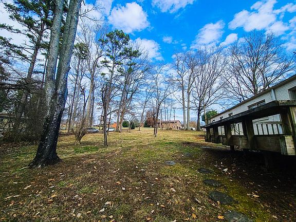 2nd image of 401 Apple Blossom Ln