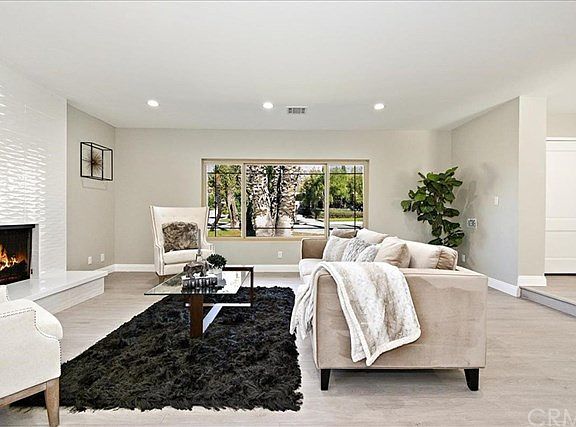5th image of 294 W Monterrey Dr