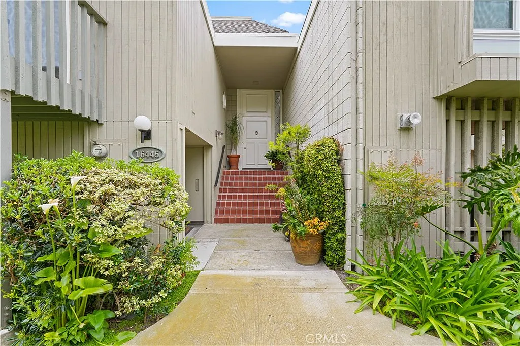2 bed, 2120 sqft, $8,900 — Photo 1