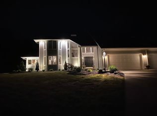 7 Lakeridge Dr, Orchard Park, NY 14127