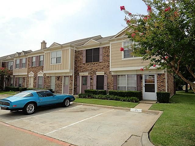 1st image of 621 Carriagehouse Ln APT 2