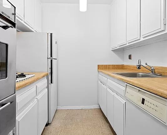 2nd image of 77 7th Ave APT 15G