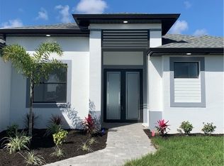 906 NE 13th Place Cpe, Coral, FL 33909