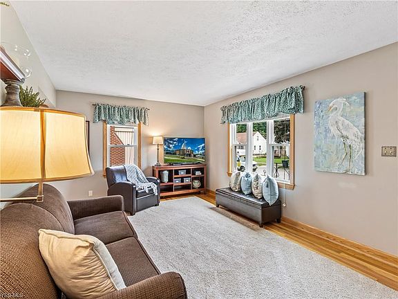 3rd image of 238 Davenport Ave