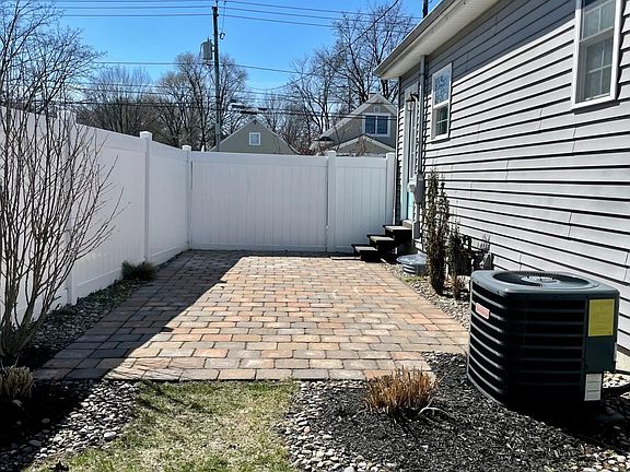 4th image of 37 Harrison Ave