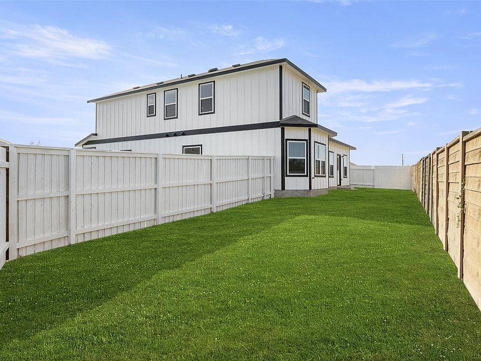 2nd image of 471 Hortus Dr