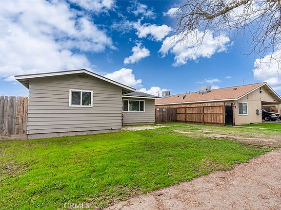 4th image of 92 E 12th St