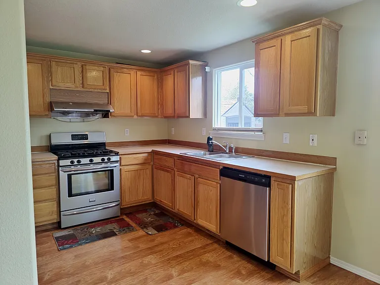 508 SE 169th Ave — Photo 9