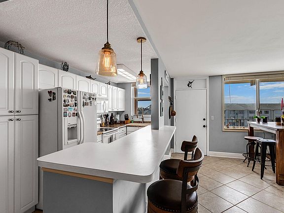 4th image of 104 Paradise Harbour Blvd APT 409