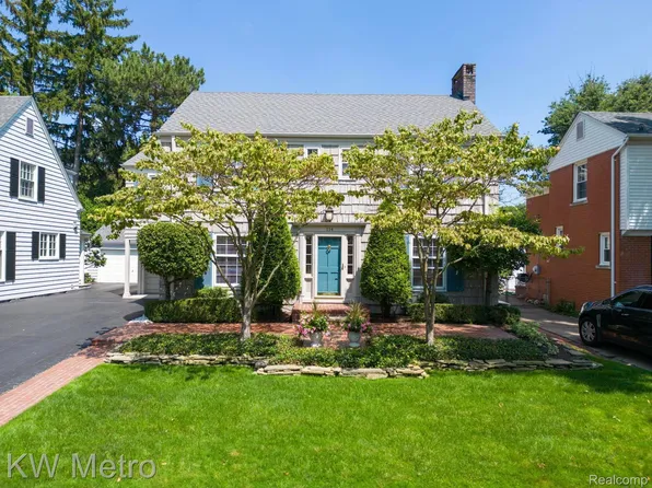 114 Meadow Ln, Grosse Pointe Farms, MI 48236