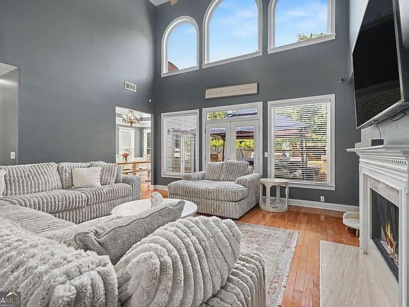 5th image of 825 Grand Ivey Pl