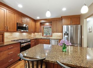 5620 Royal Oaks Dr, Shoreview, MN 55126