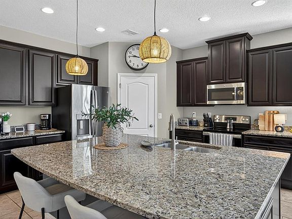3rd image of 120 WHIRLAWAY DRIVE