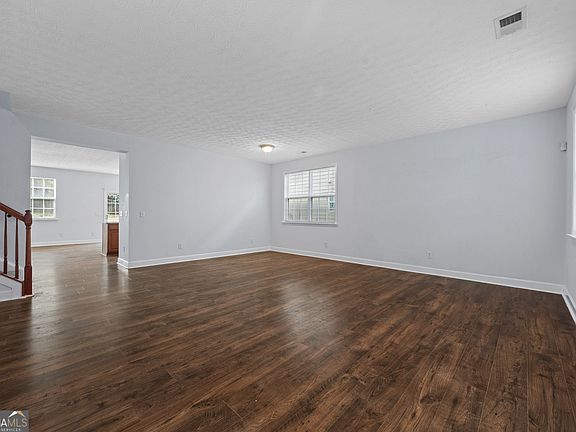 4th image of 35 Timber Ln