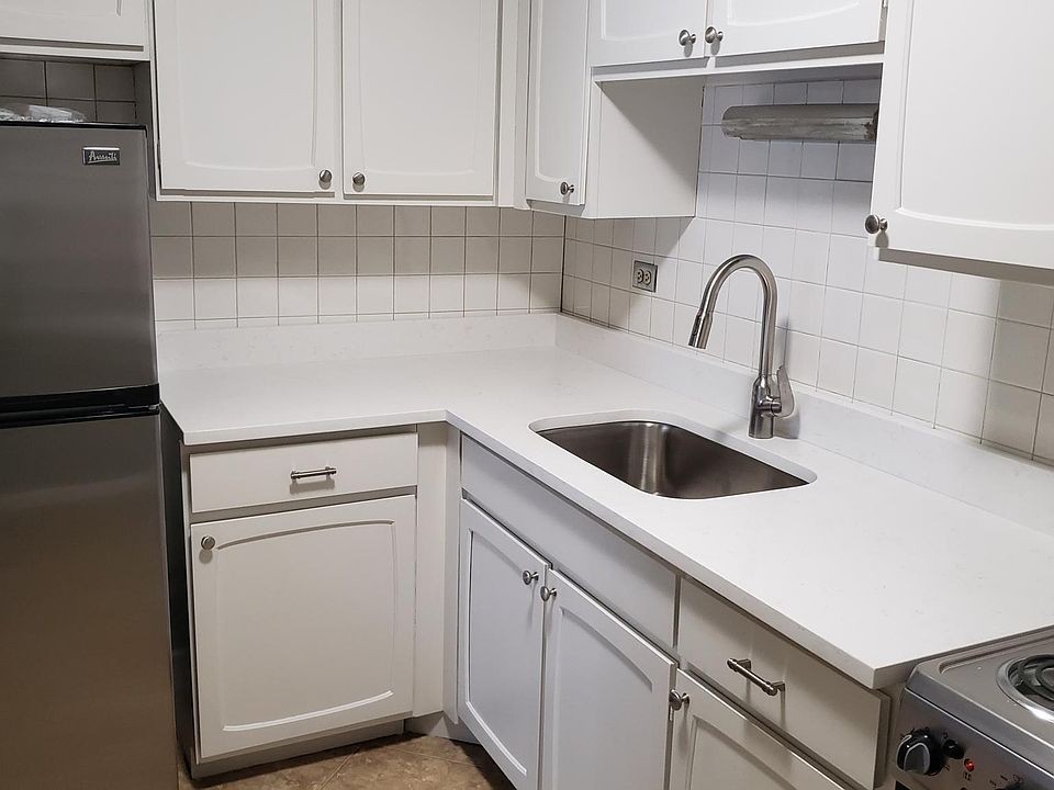 1st image of 420 W Aldine Ave APT 420