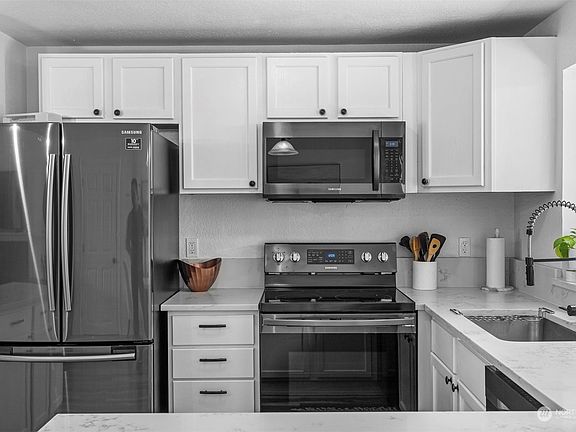 5th image of 828 103rd Drive SE