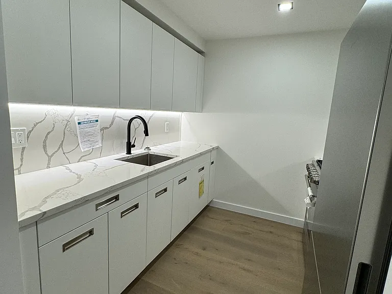 618 Avenue H #2C — Photo 3