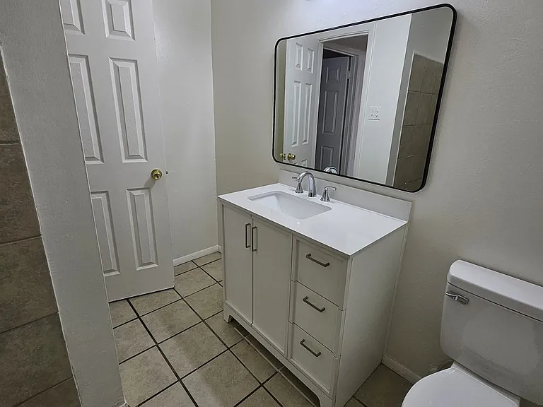 521 Palomas Dr SE #C — Photo 11