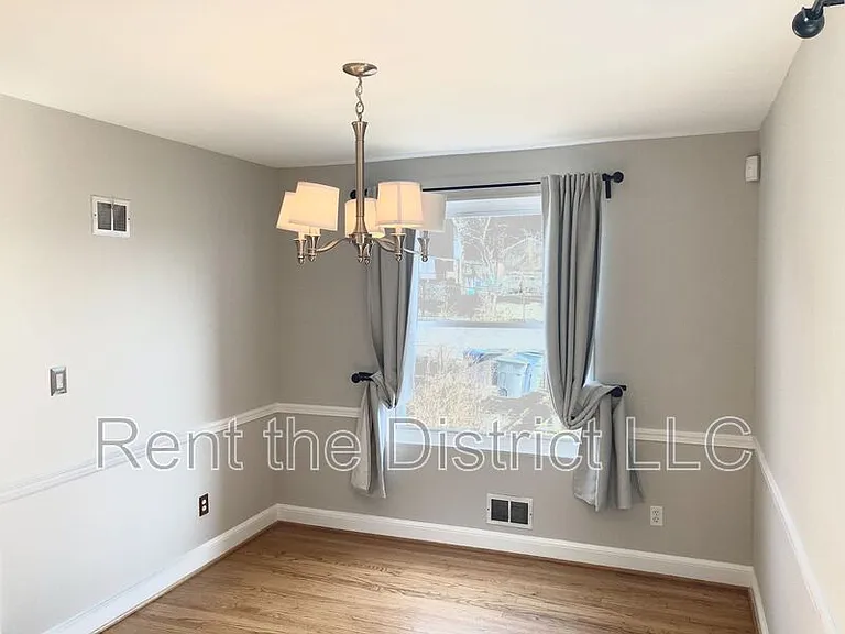 4819 8th St NE — Photo 5