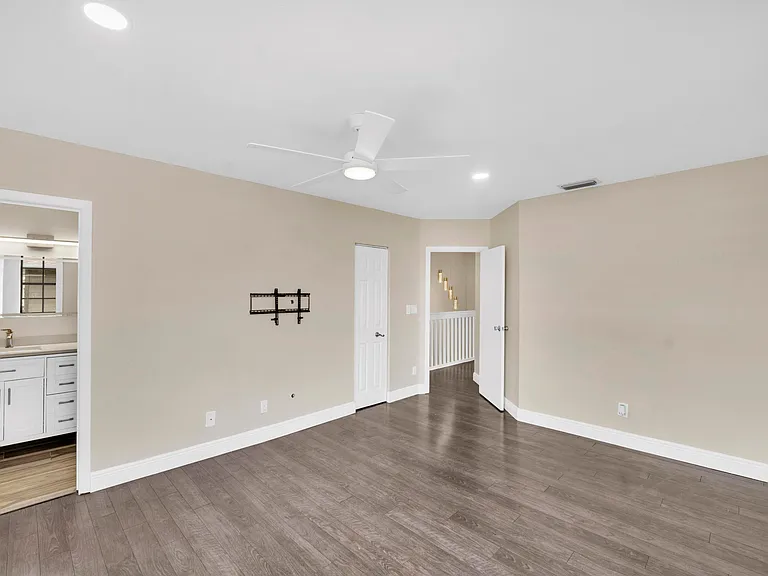 10723 NW 10th St — Photo 8