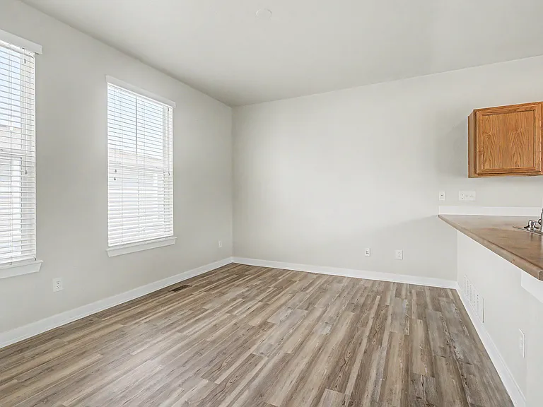 9505 E 107th Pl — Photo 4
