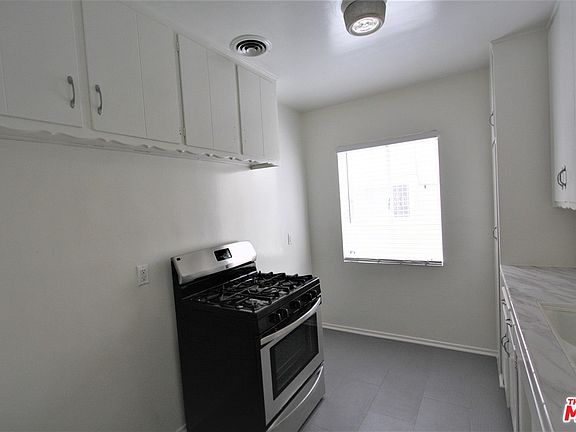 4th image of 859 S Bedford St APT 1