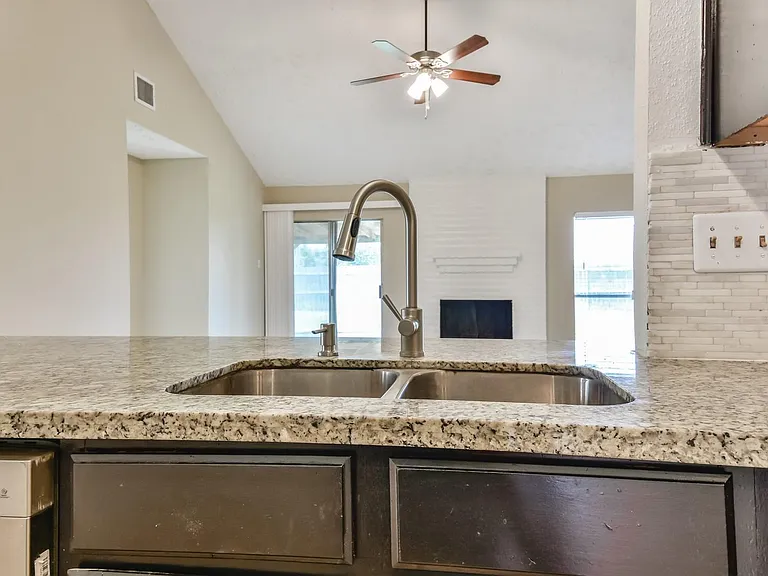 9503 Bent Spur Ln — Photo 11