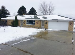 1715 Flowing Wells Ct, Suamico, WI 54173