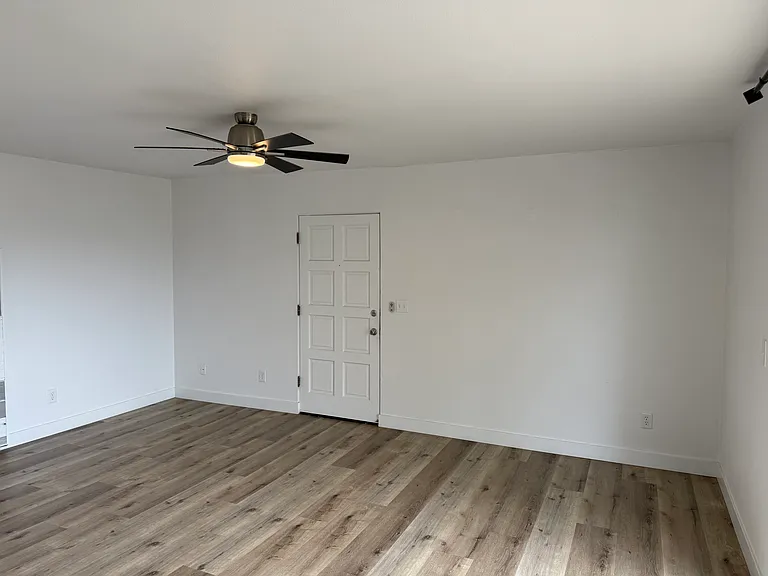 74 N Laurel St #78 — Photo 3