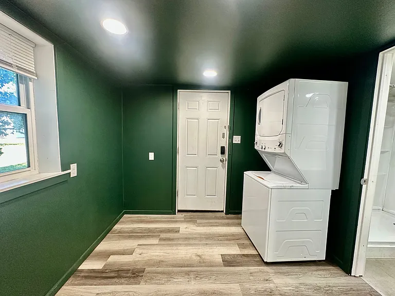 212 E Henley St — Photo 19