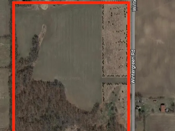 54654 Wintergreen Rd, New Carlisle, IN 46552