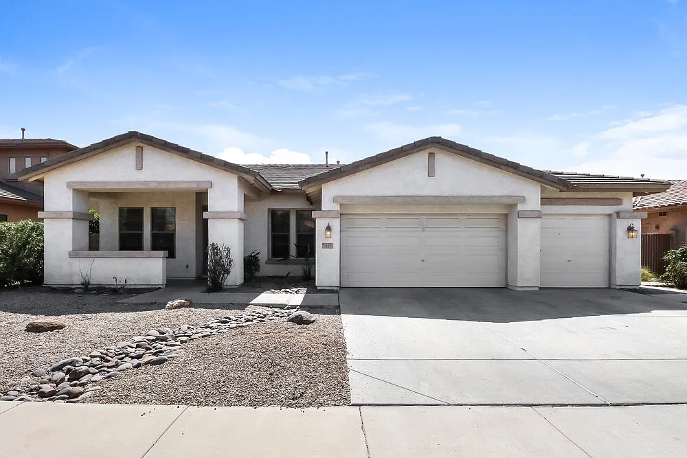 3 bed, 2.0 bath, 2490 sqft, $3,140 — Photo 1