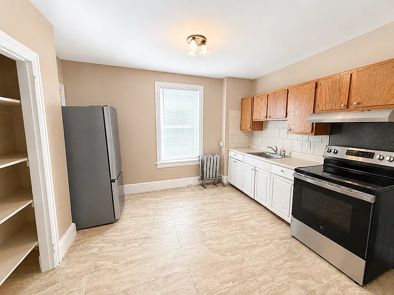 1213 Powell St #2 — Photo 8
