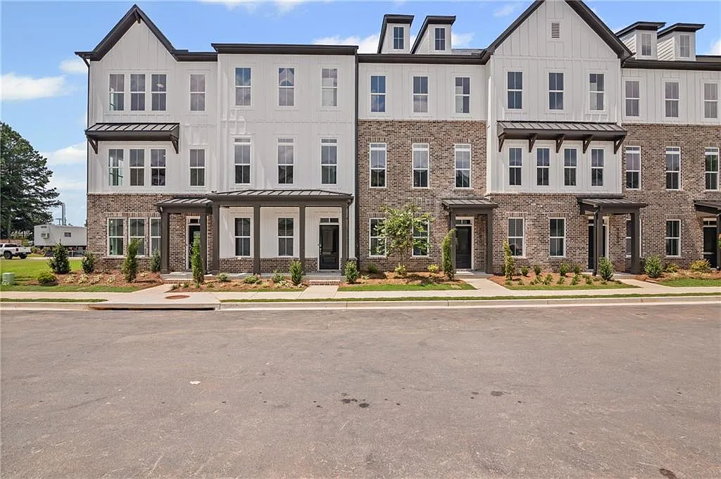 2604 Alcovy Trl NE photo 1