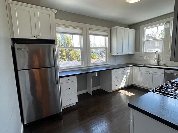 3rd image of 1507 Newlands Ave #3
