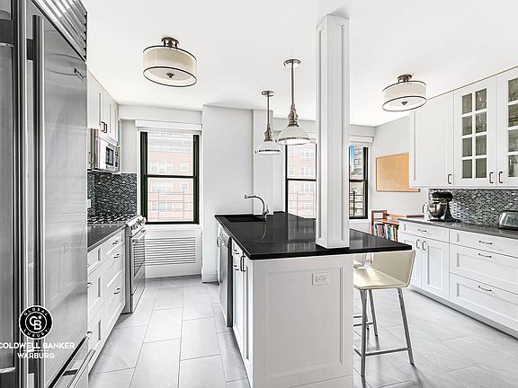 4th image of 200 E 74th St #14GH