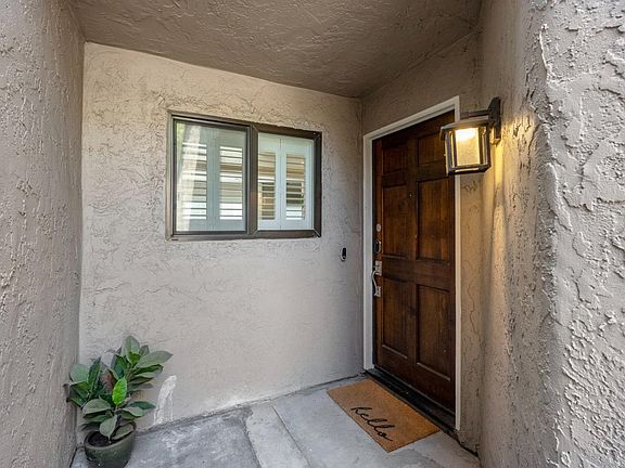 5th image of 1059 Villa Maria Ct