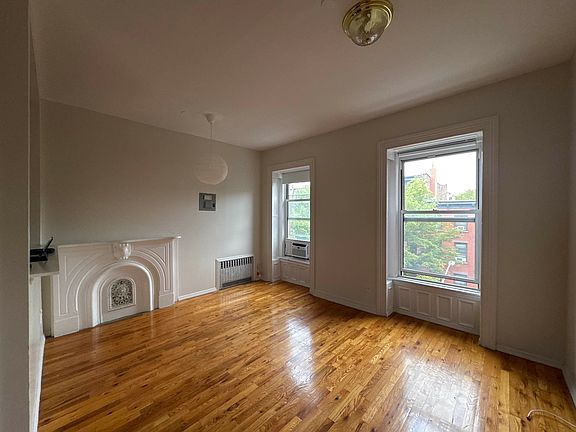 2nd image of 224 Cumberland St APT 4