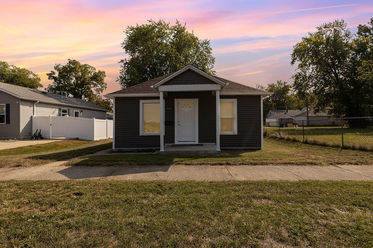 418 Greeley Ave photo 1